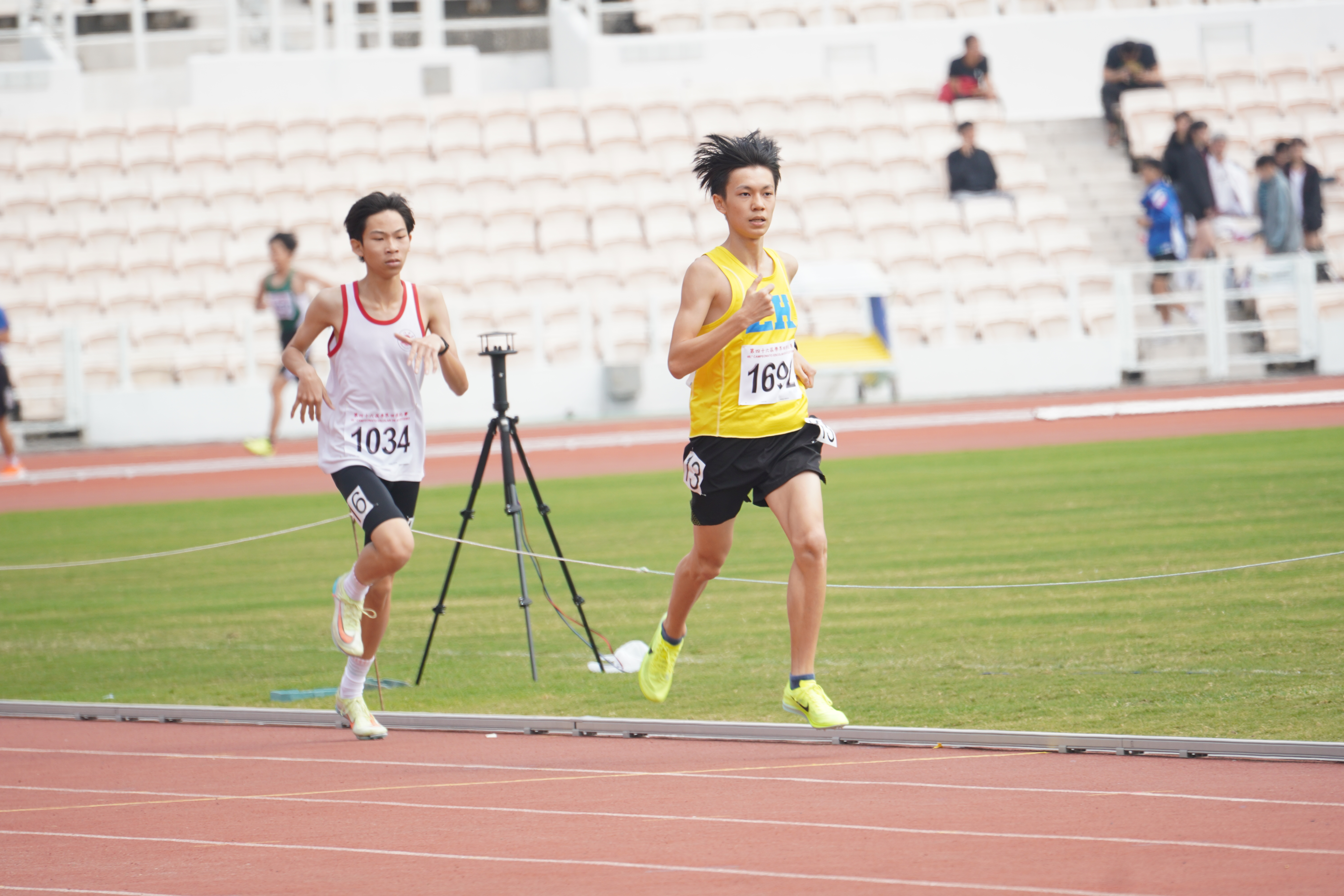 3 李嘉聰在B組1500米奪冠兼破大會紀錄.JPG